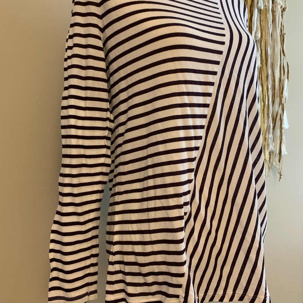 D O N A T E D
LOFT outlet size medium tee with plum purple color EUC - Picture 3 of 7